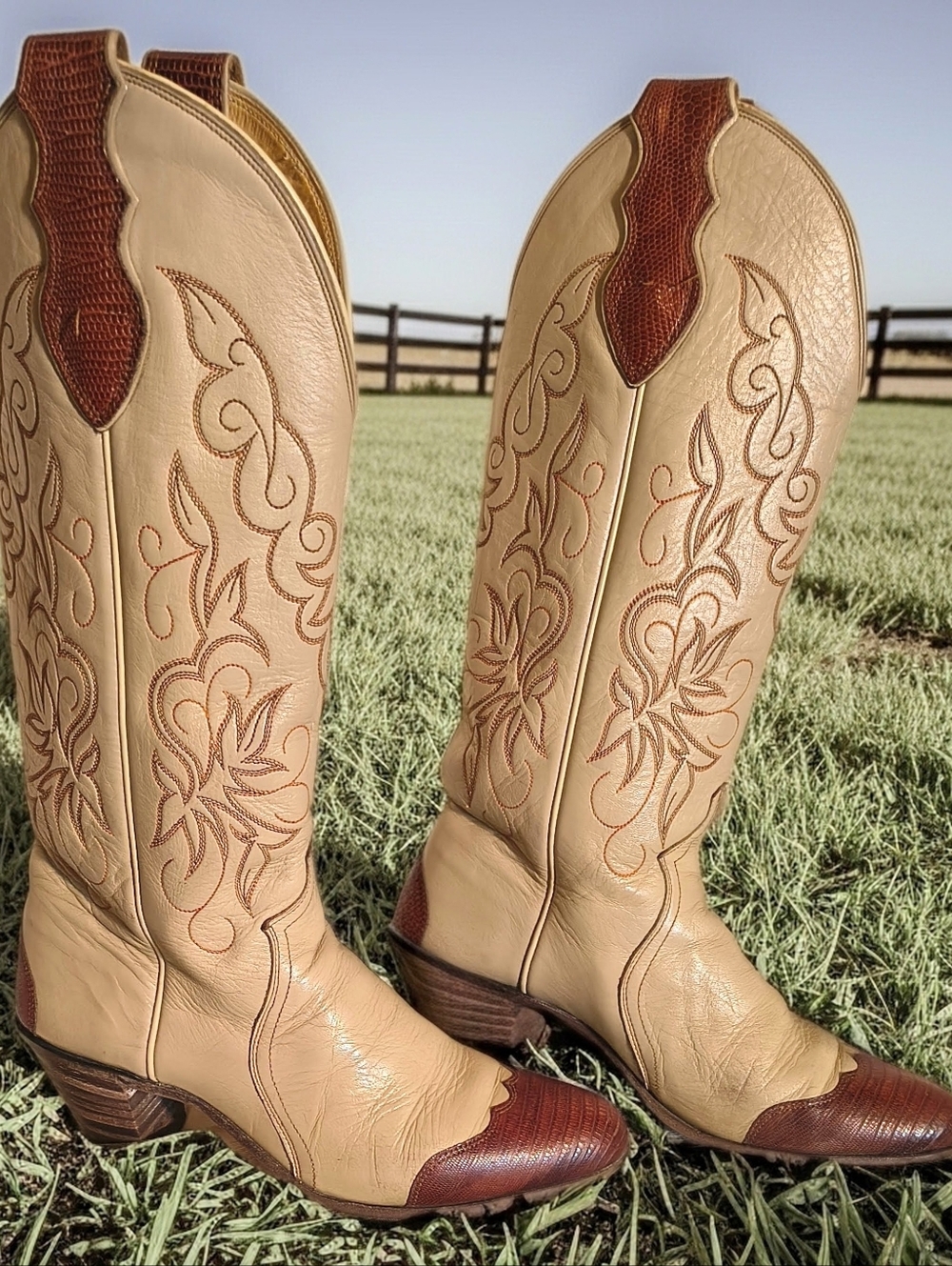 Women's Justin Knee High Cowboy Boots Lizard Capped Toes & Leather 7.5B Beige